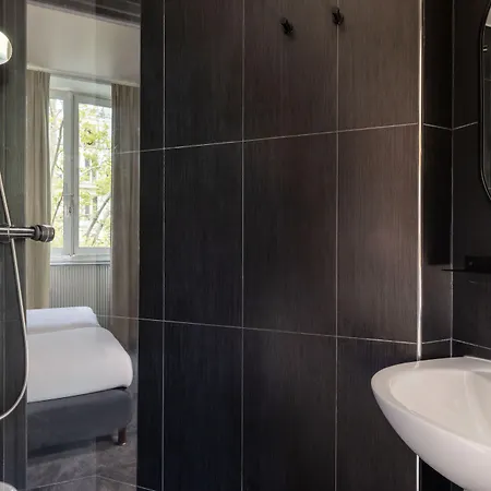 Korner Chatelet מלון 3*